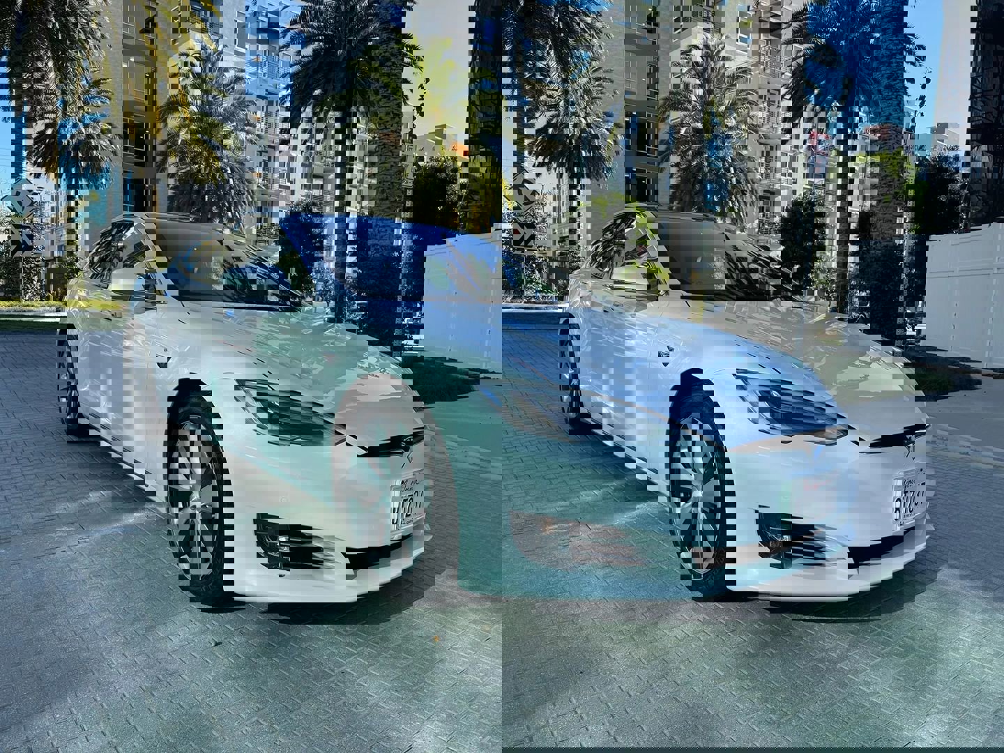 Used 2020 Tesla Model S Long Range Plus image 3