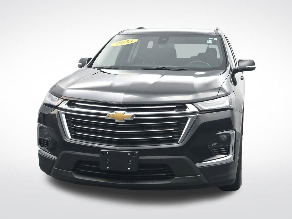 Used 2023 Chevrolet Traverse LT FWD image 2