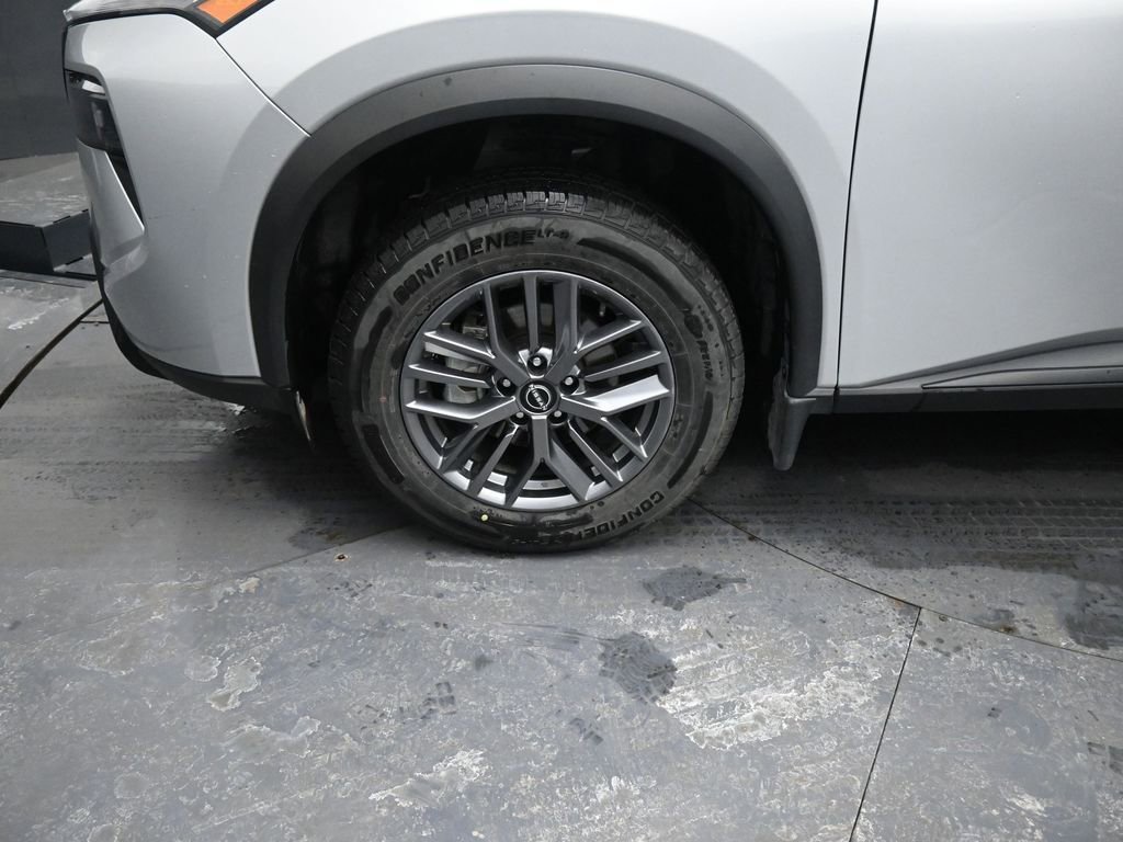 Used 2024 Nissan Rogue S image 14