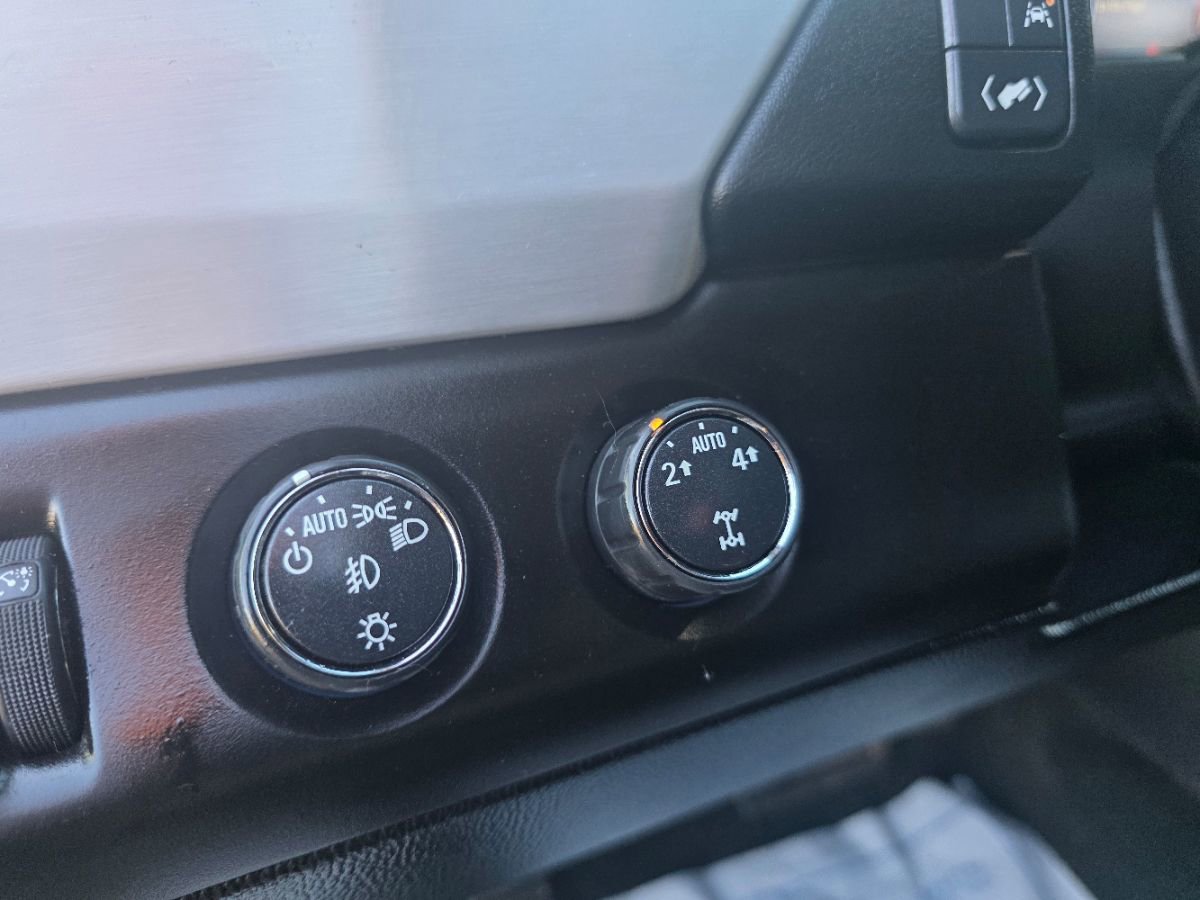 Used 2016 GMC Yukon SLT image 40