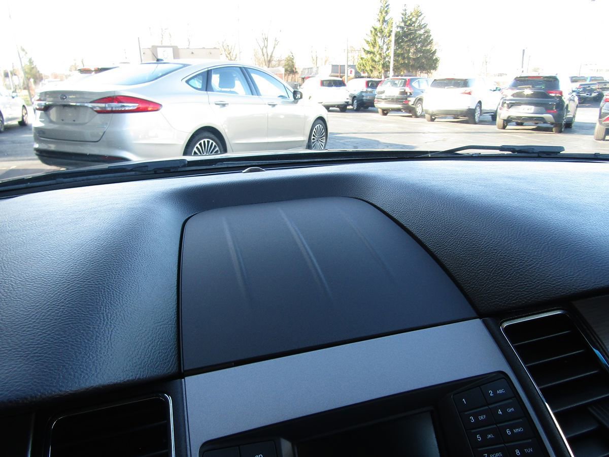 Used 2017 Ford Taurus SEL FWD image 11