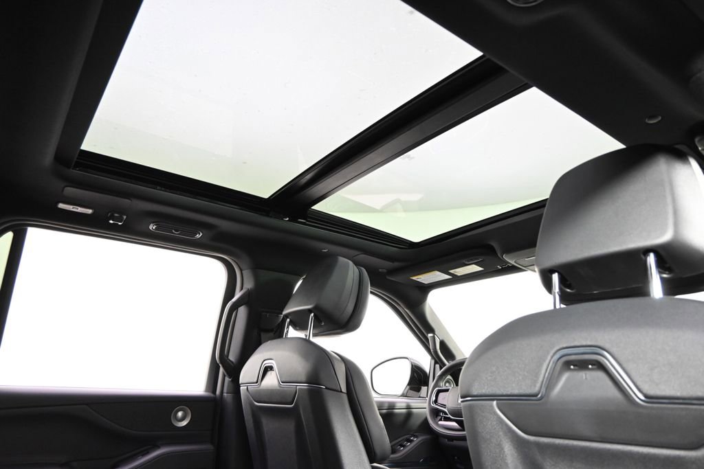 New 2025 Lincoln Navigator Reserve w/ Jet Appearance Package image 17
