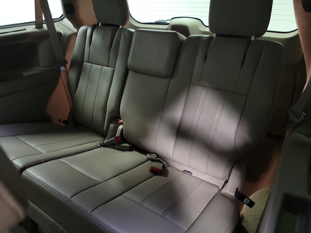 Used 2012 Chrysler Town & Country Touring-L w/ Driver Convenience Group FWD image 29