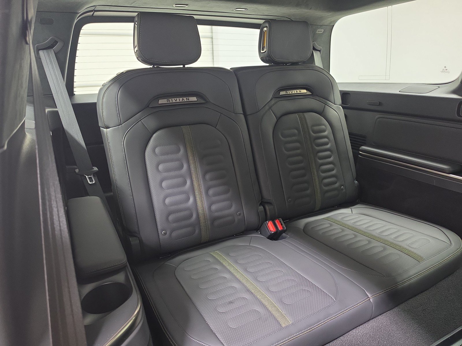 Used 2025 Rivian R1S Adventure AWD/4WD image 22