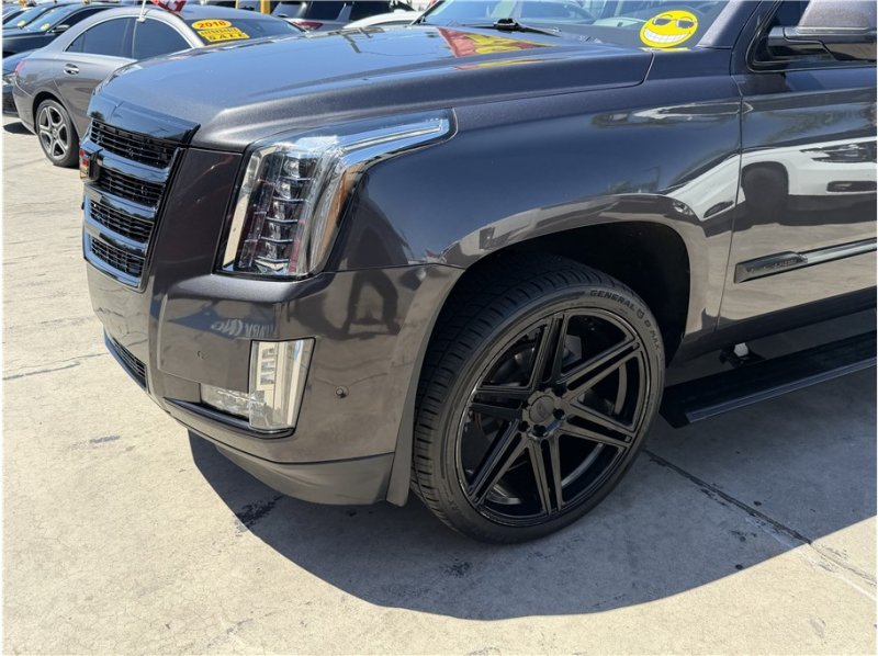 Used 2018 Cadillac Escalade Premium Luxury AWD/4WD image 11