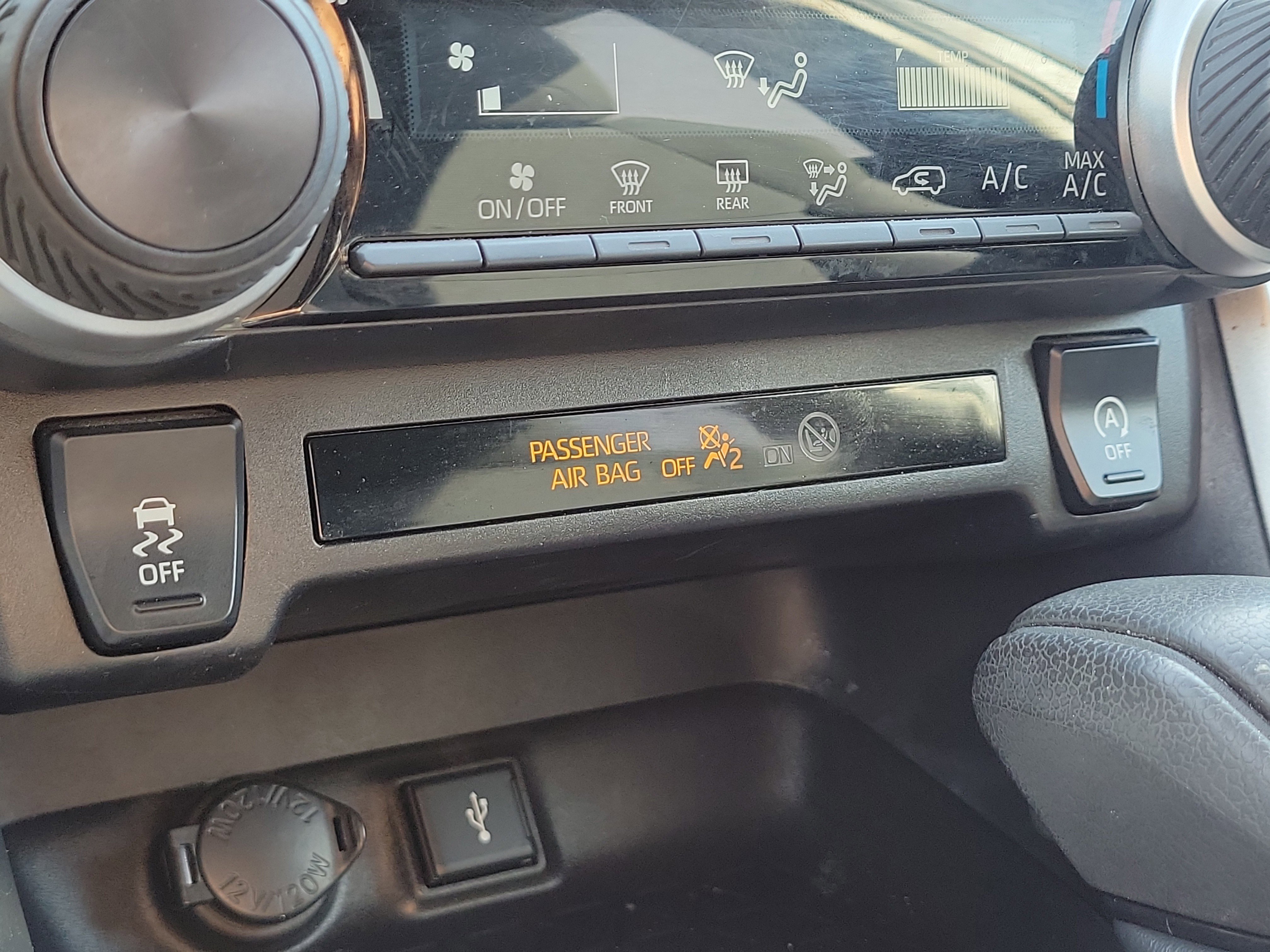 Used 2021 Toyota RAV4 LE image 30