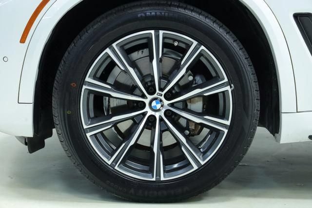 Used 2022 BMW X5 xDrive40i w/ M Sport Package AWD/4WD image 8