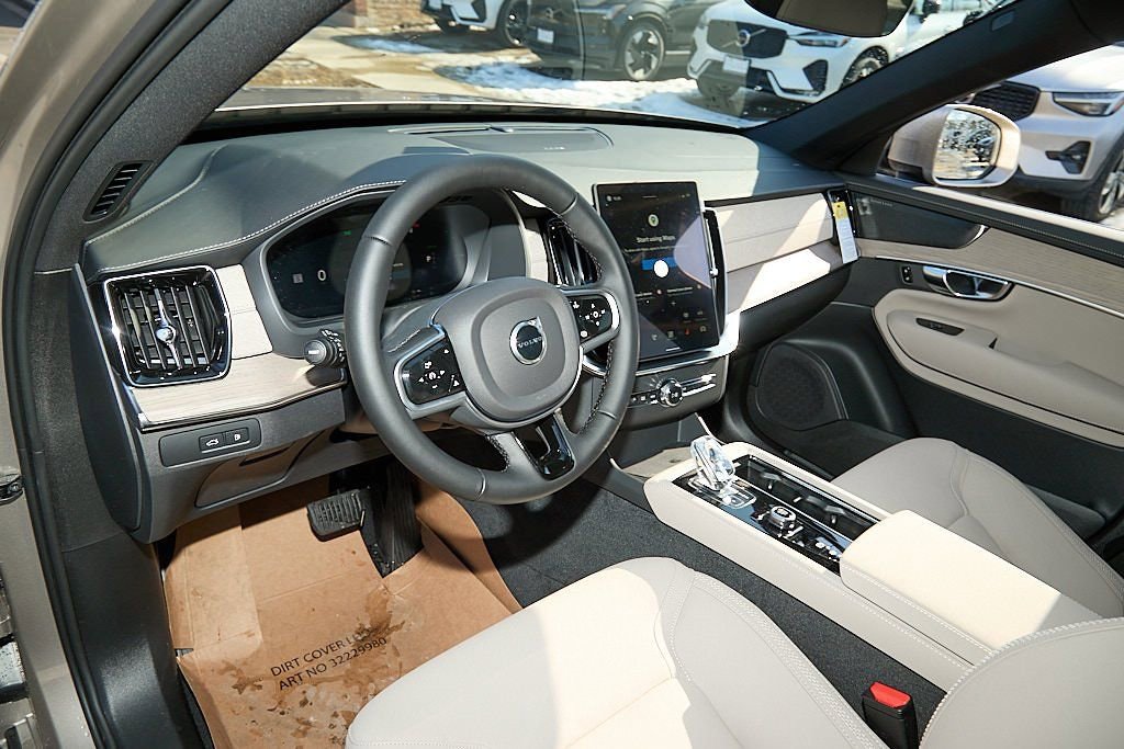 New 2026 Volvo XC90 T8 Plus w/ Protection Package Premier image 12