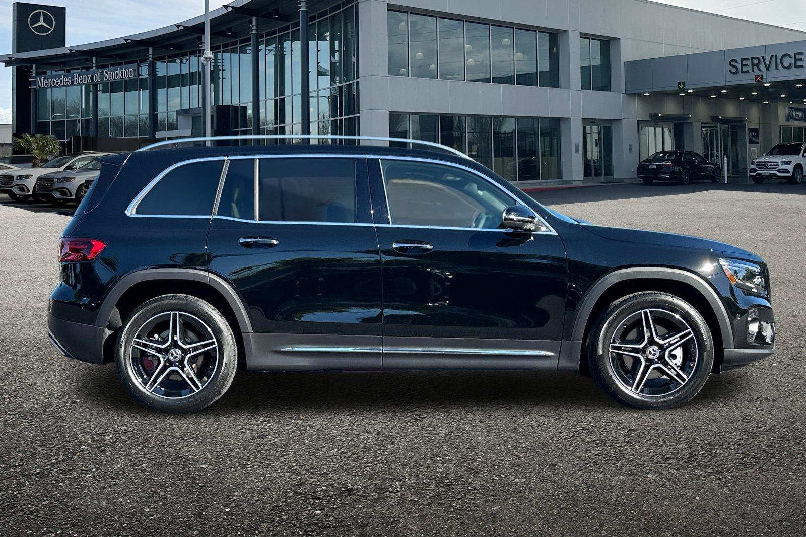 New 2026 Mercedes-Benz GLB 250 4MATIC image 3