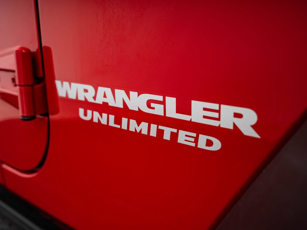 Used 2012 Jeep Wrangler Unlimited Rubicon w/ Dual Top Group AWD/4WD image 17