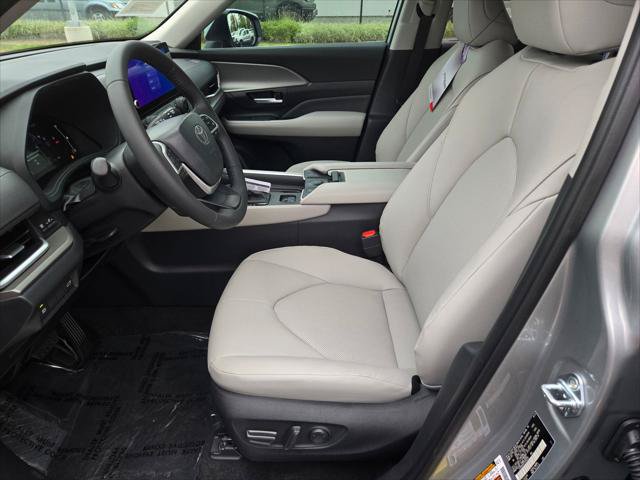 Certified 2026 Toyota Grand Highlander FWD image 16