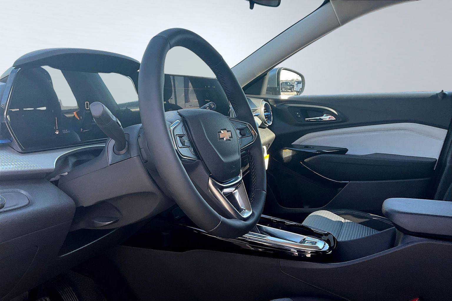 New 2025 Chevrolet Trax LT w/ LT Convenience Package image 11