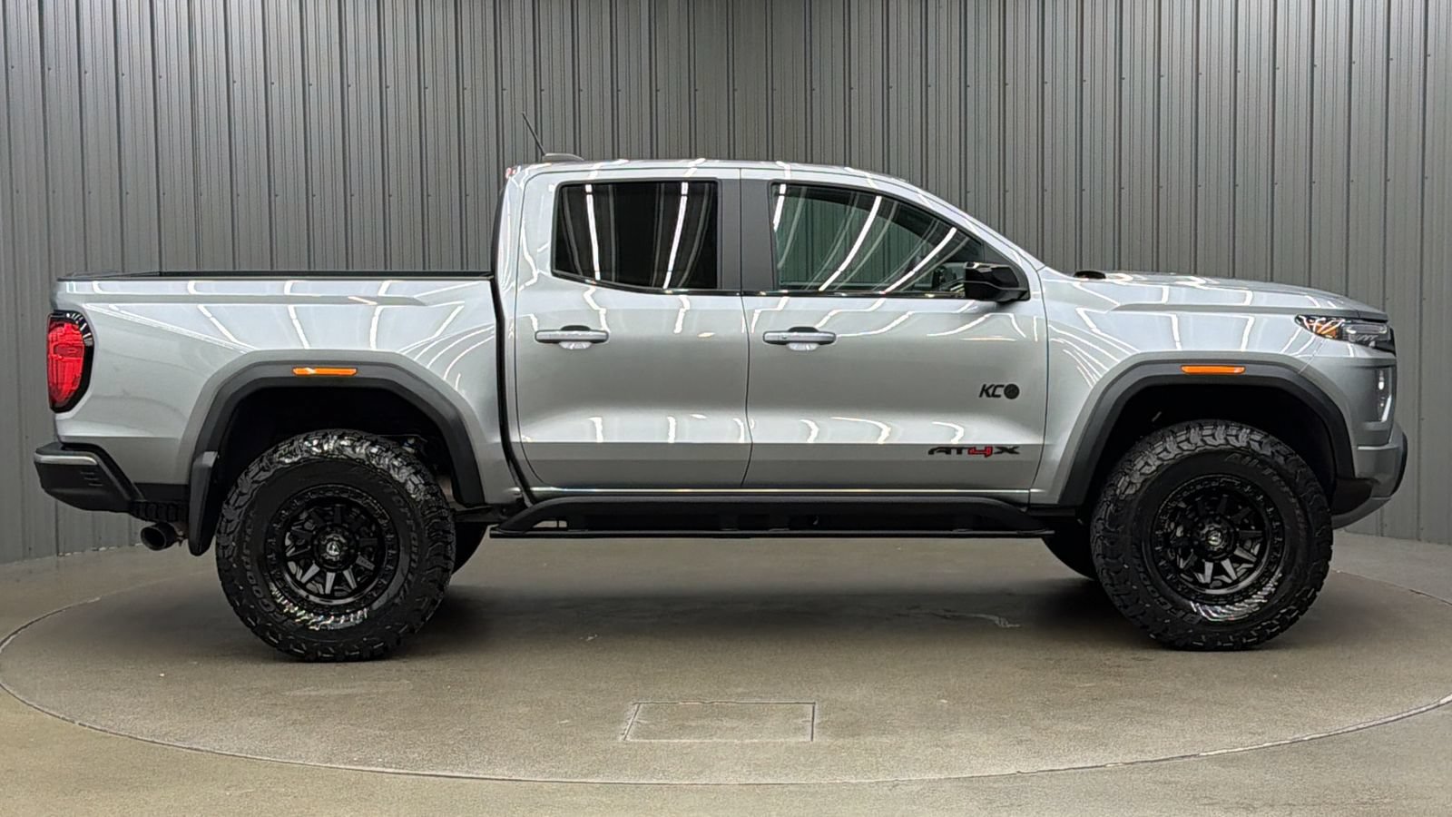Used 2025 GMC Canyon AT4 w/ AT4X Package AWD/4WD image 6