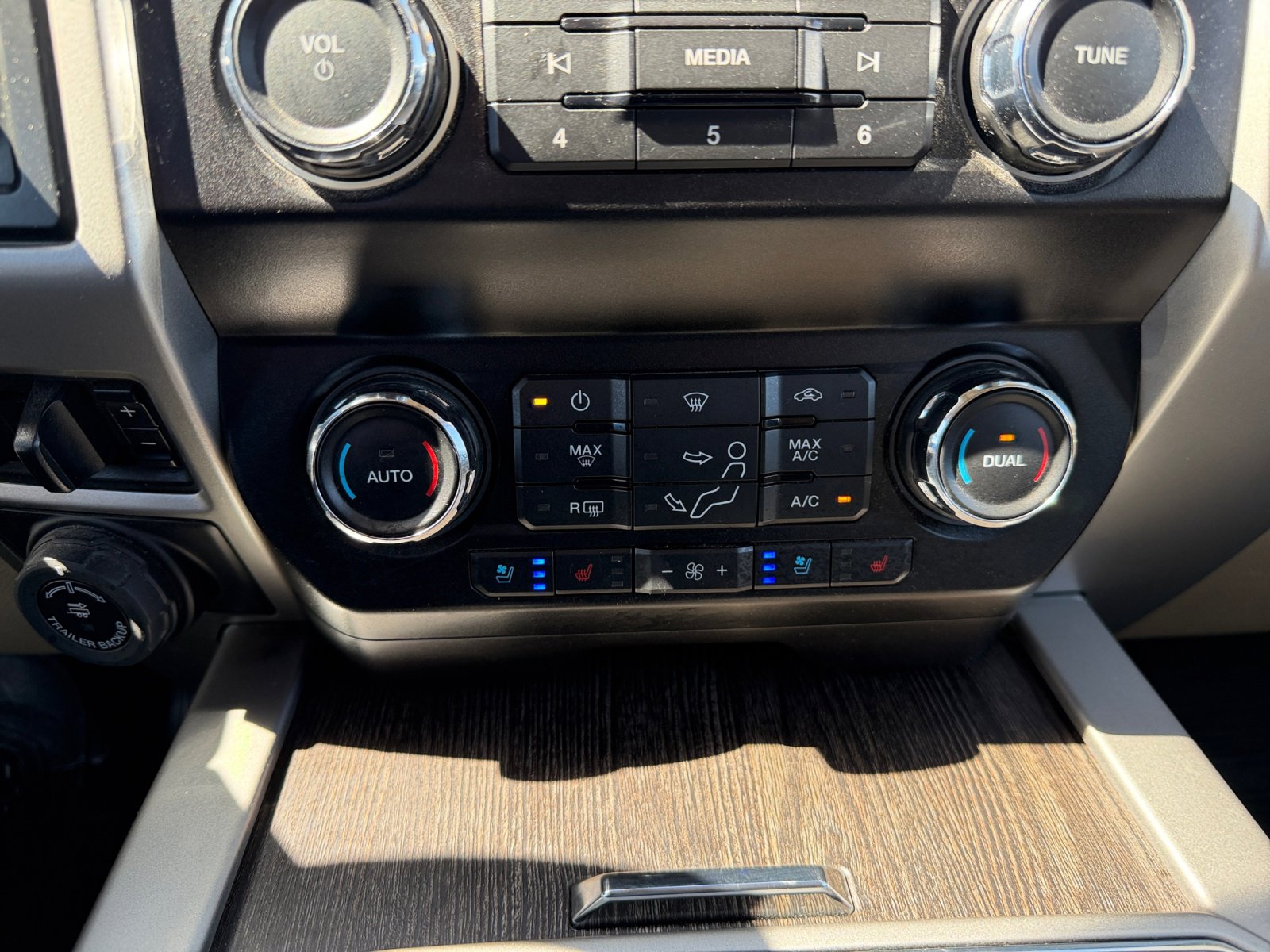 Used 2020 Ford F350 Lariat w/ Lariat Ultimate Package AWD/4WD image 24