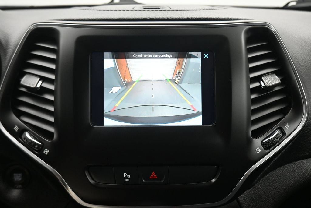 Used 2019 Jeep Cherokee Latitude Plus w/ Cold Weather Group AWD/4WD image 19