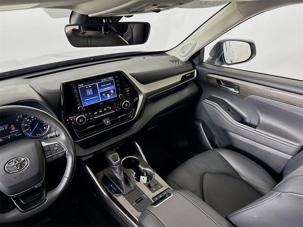 Used 2020 Toyota Highlander Limited image 25