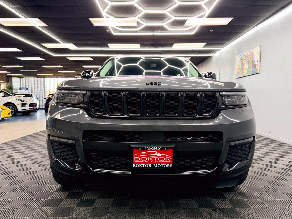 Used 2022 Jeep Grand Cherokee L Limited w/ Black Appearance Package RWD image 3