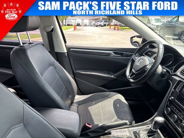 Used 2018 Volkswagen Passat 2.0T SE FWD image 18