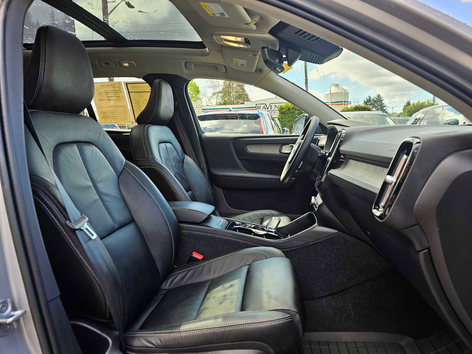 Used 2023 Volvo XC40 B5 Plus w/ Protection Package Premier AWD/4WD image 11