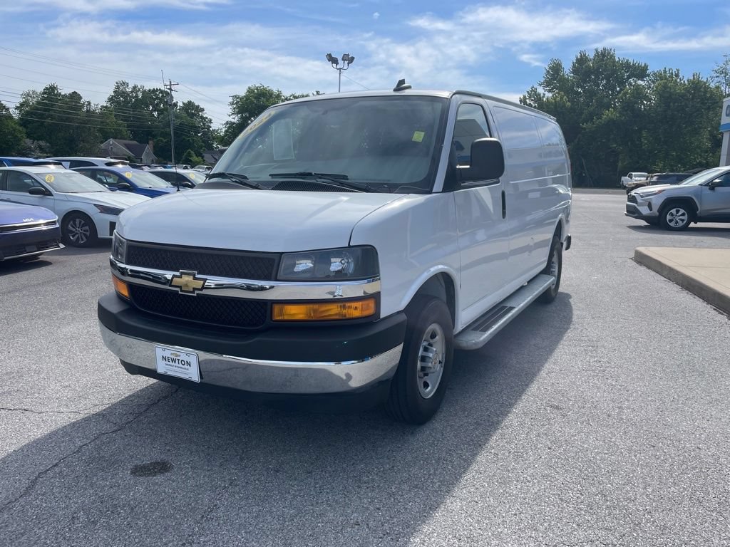 Used 2024 Chevrolet Express 2500 w/ Driver Convenience Package RWD image 3