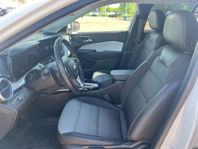 Used 2024 Chevrolet Trax LT w/ LT Convenience Package FWD image 15