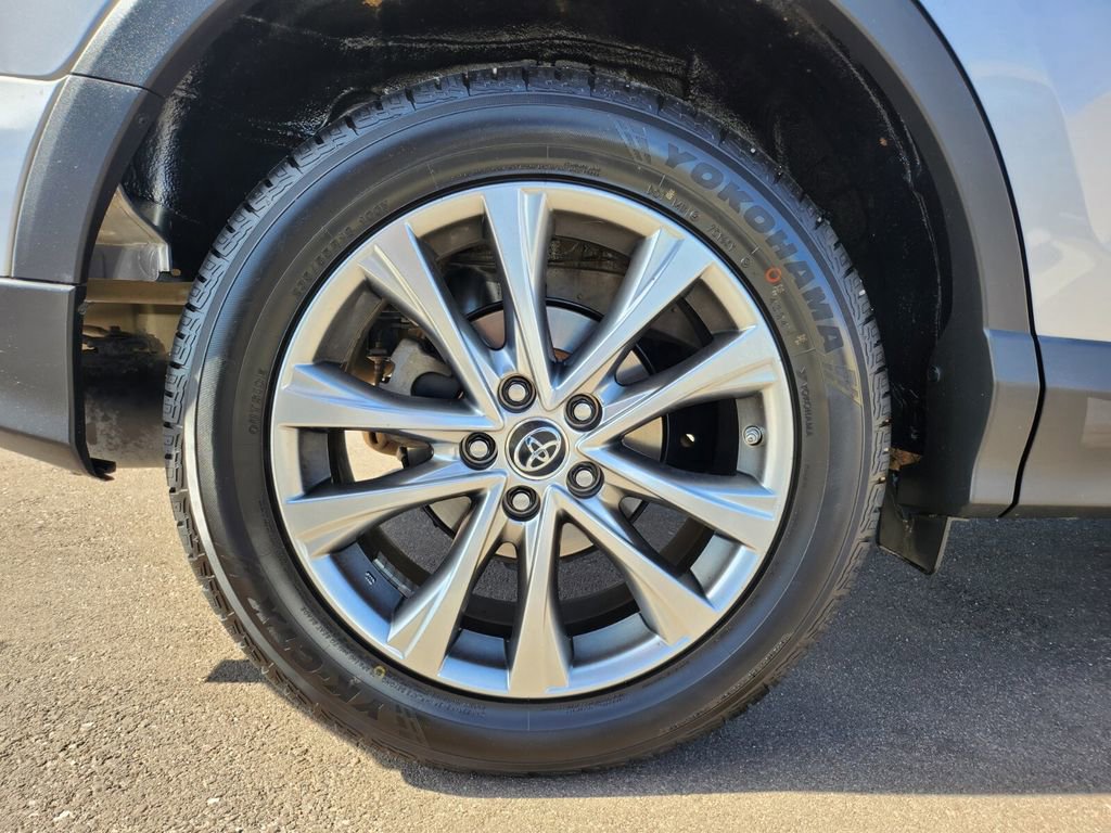 Used 2016 Toyota RAV4 Limited image 34