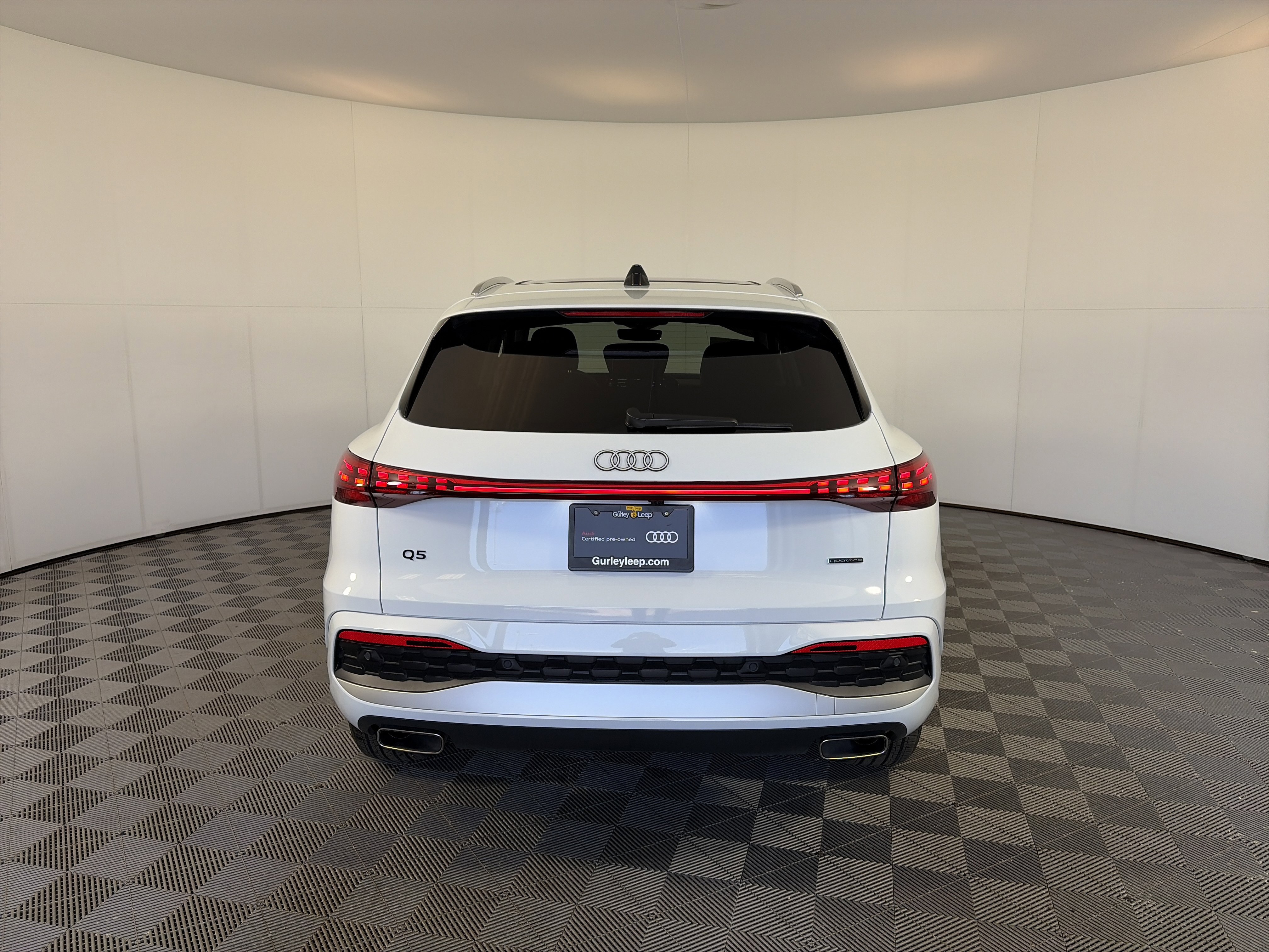 Used 2025 Audi Q5 Premium w/ Convenience Package image 9