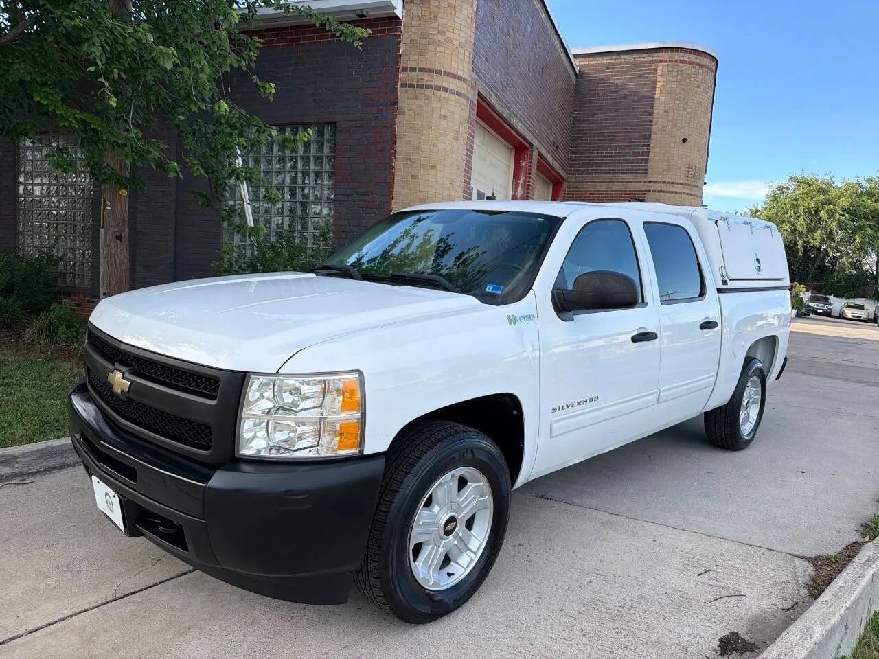 Used 2010 Chevrolet Silverado 1500 2WD Crew Cab Hybrid image 1