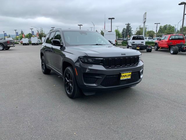 Used 2024 Jeep Grand Cherokee Altitude image 9