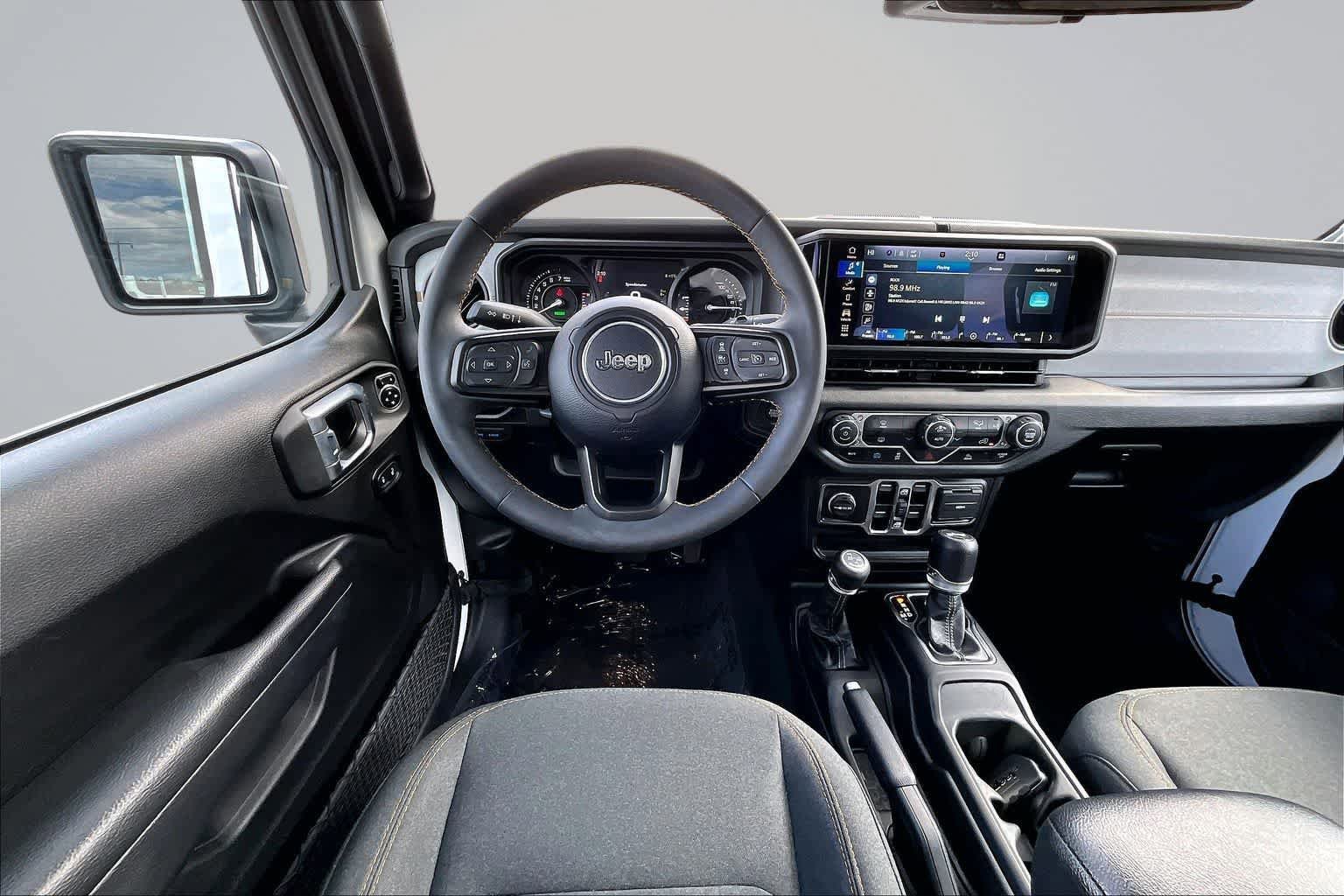 Used 2024 Jeep Wrangler Unlimited AWD/4WD image 15
