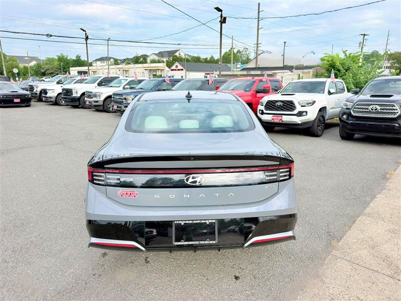 Used 2025 Hyundai Sonata SEL FWD image 3