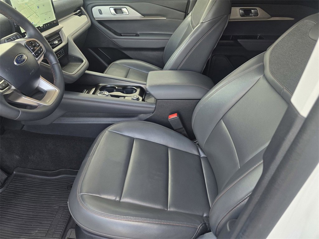 Used 2025 Ford Explorer Active w/ Active Comfort Package image 21