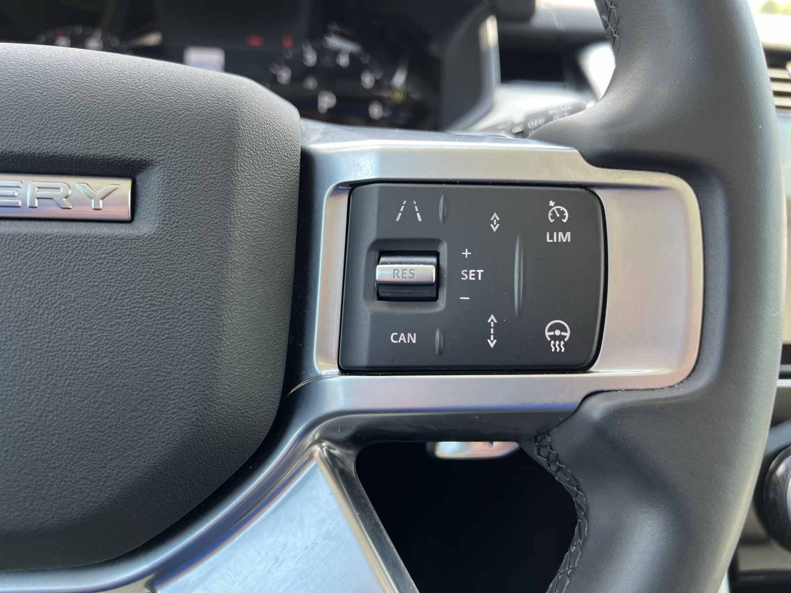 Used 2024 Land Rover Discovery S AWD/4WD image 19