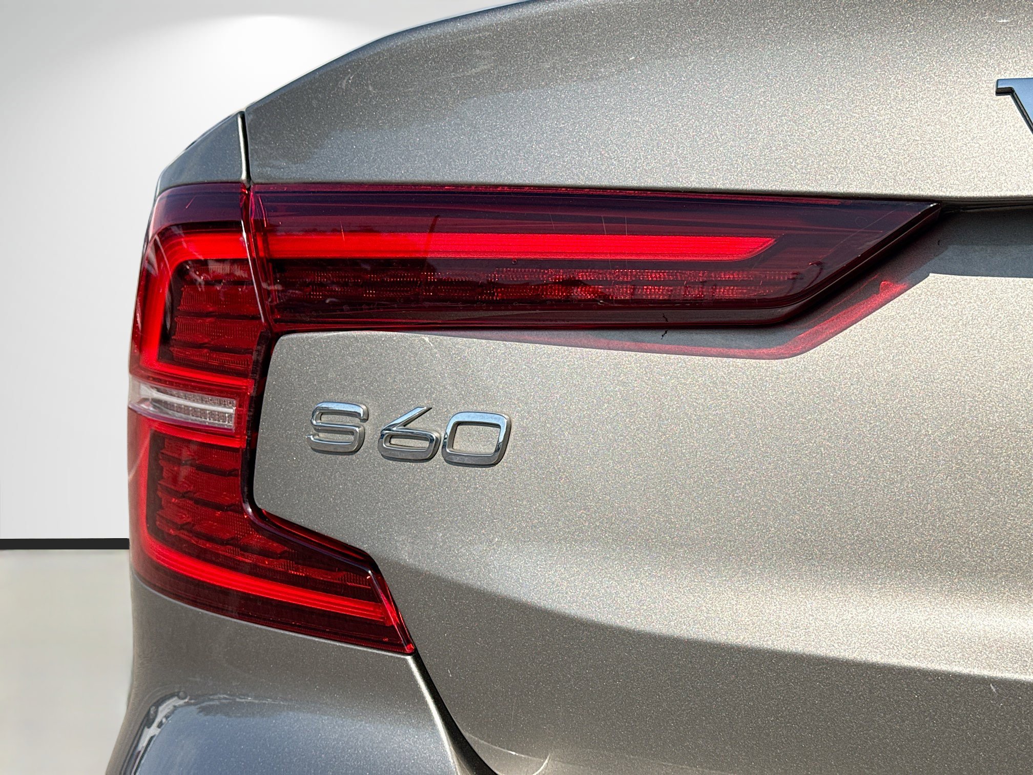 Used 2020 Volvo S60 T6 Momentum image 10
