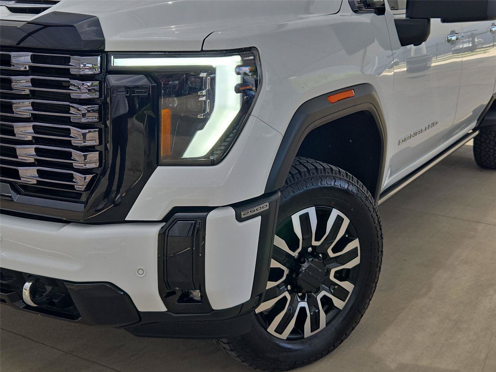 Used 2025 GMC Sierra 2500 Denali Ultimate AWD/4WD image 7