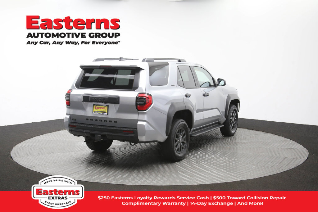 Used 2025 Toyota 4Runner SR5 AWD/4WD image 40