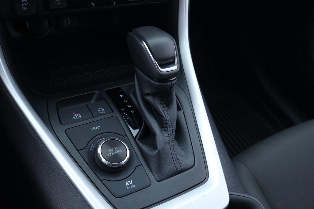 Certified 2023 Toyota RAV4 SE w/ Convenience Package image 24