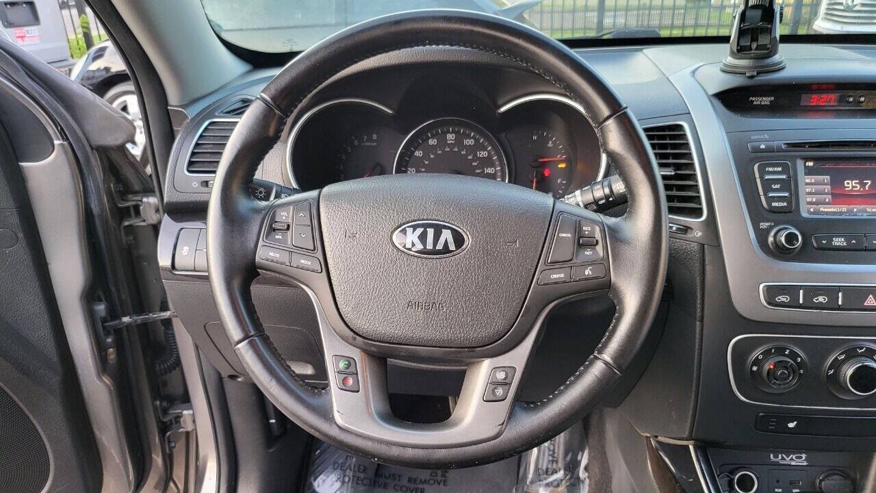 Used 2014 Kia Sorento LX w/ Touring Package (LX) FWD image 25