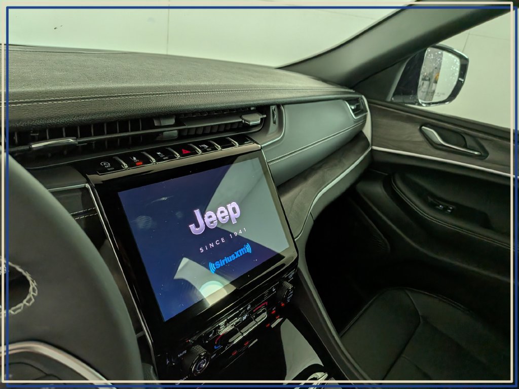 Certified 2025 Jeep Grand Cherokee Limited AWD/4WD image 25