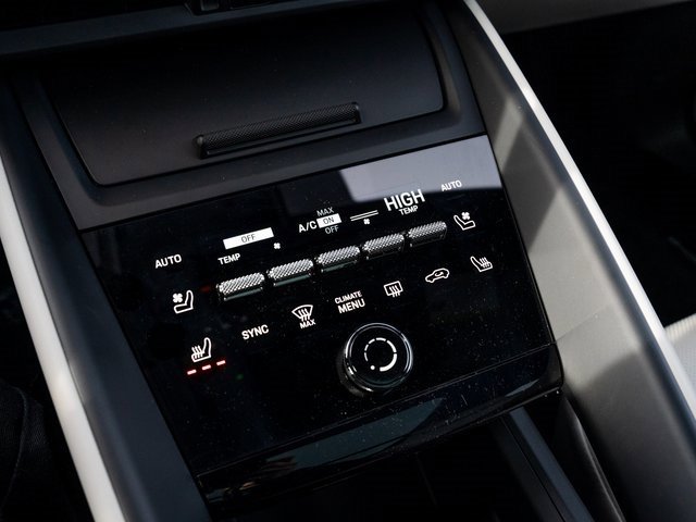 Certified 2025 Porsche Macan 4S Electric image 25