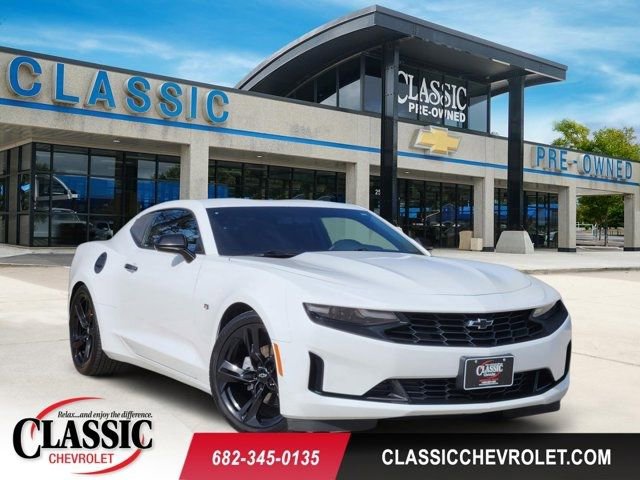 Used 2021 Chevrolet Camaro LT image 1