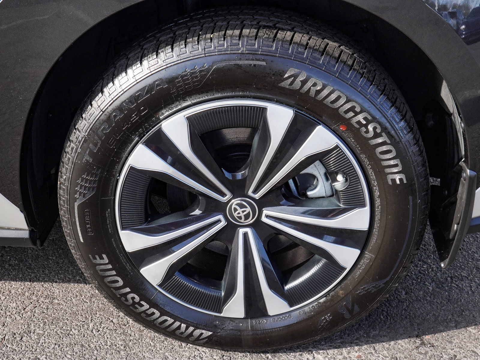 Used 2025 Toyota bZ4X AWD image 8