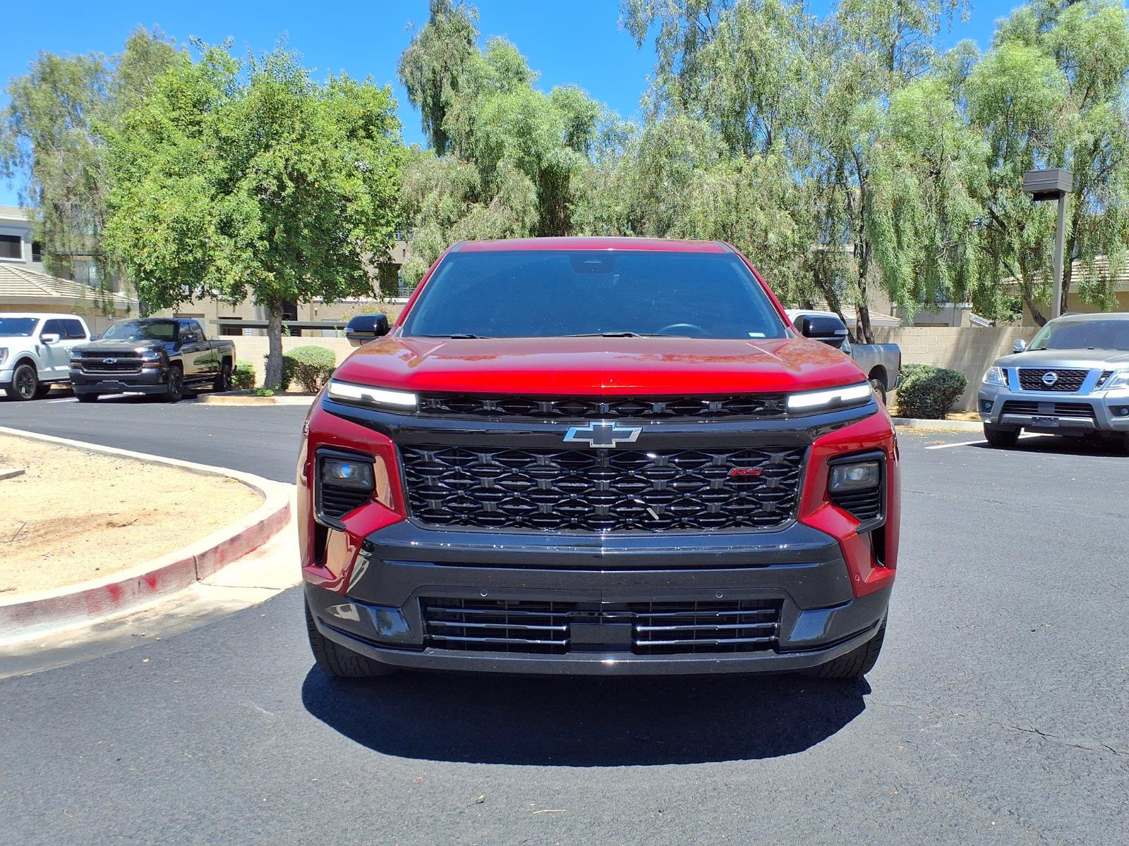 Used 2024 Chevrolet Traverse RS FWD image 2