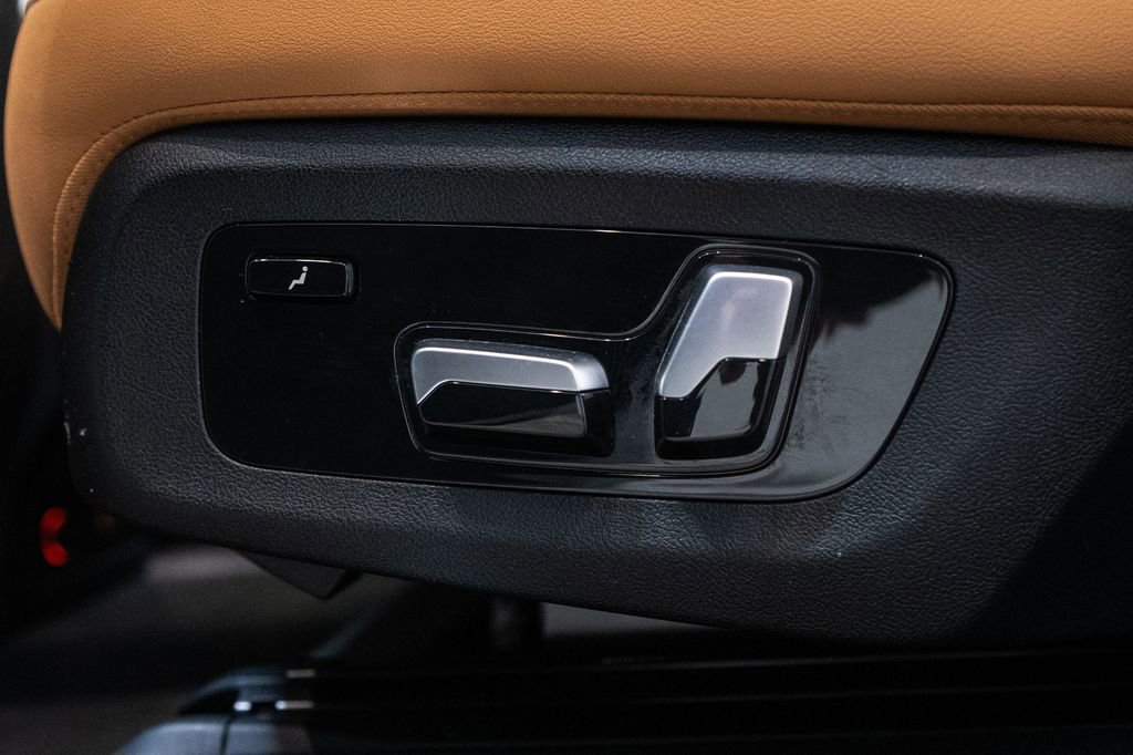 Used 2024 BMW X7 xDrive40i w/ Parking Assistance Package image 35