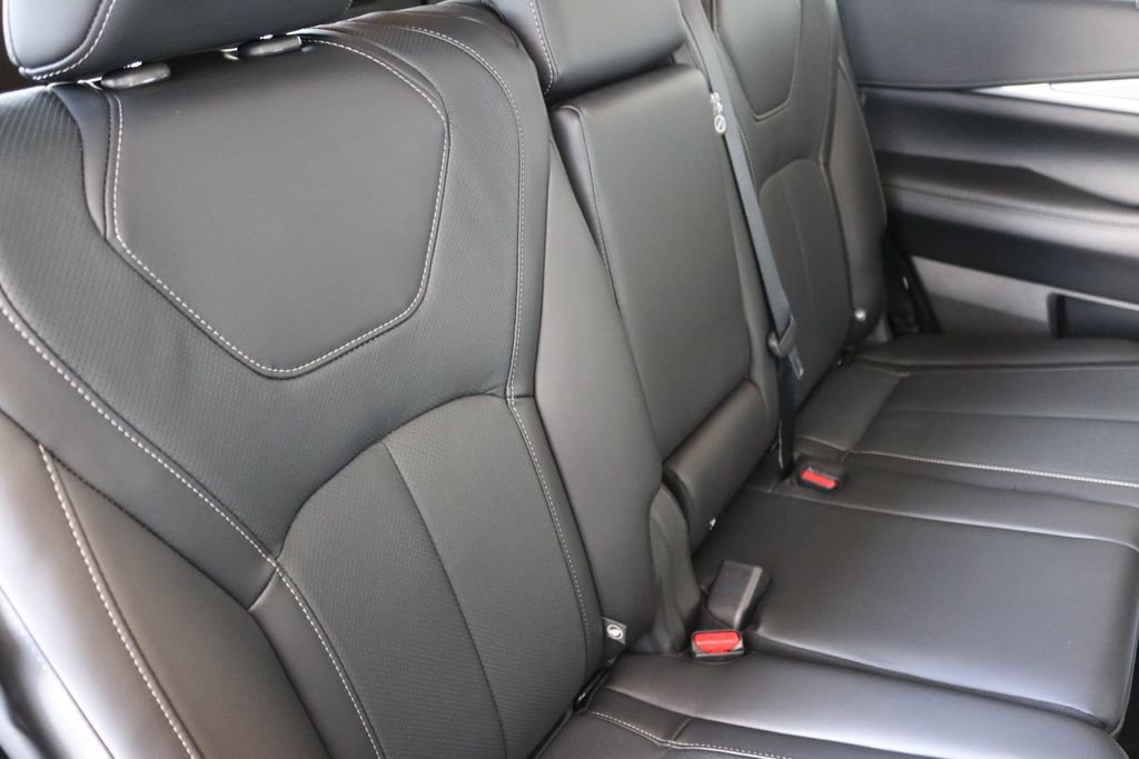 Certified 2025 INFINITI QX60 Luxe w/ Vision Package image 33