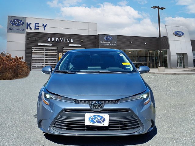 Used 2024 Toyota Corolla LE FWD image 2