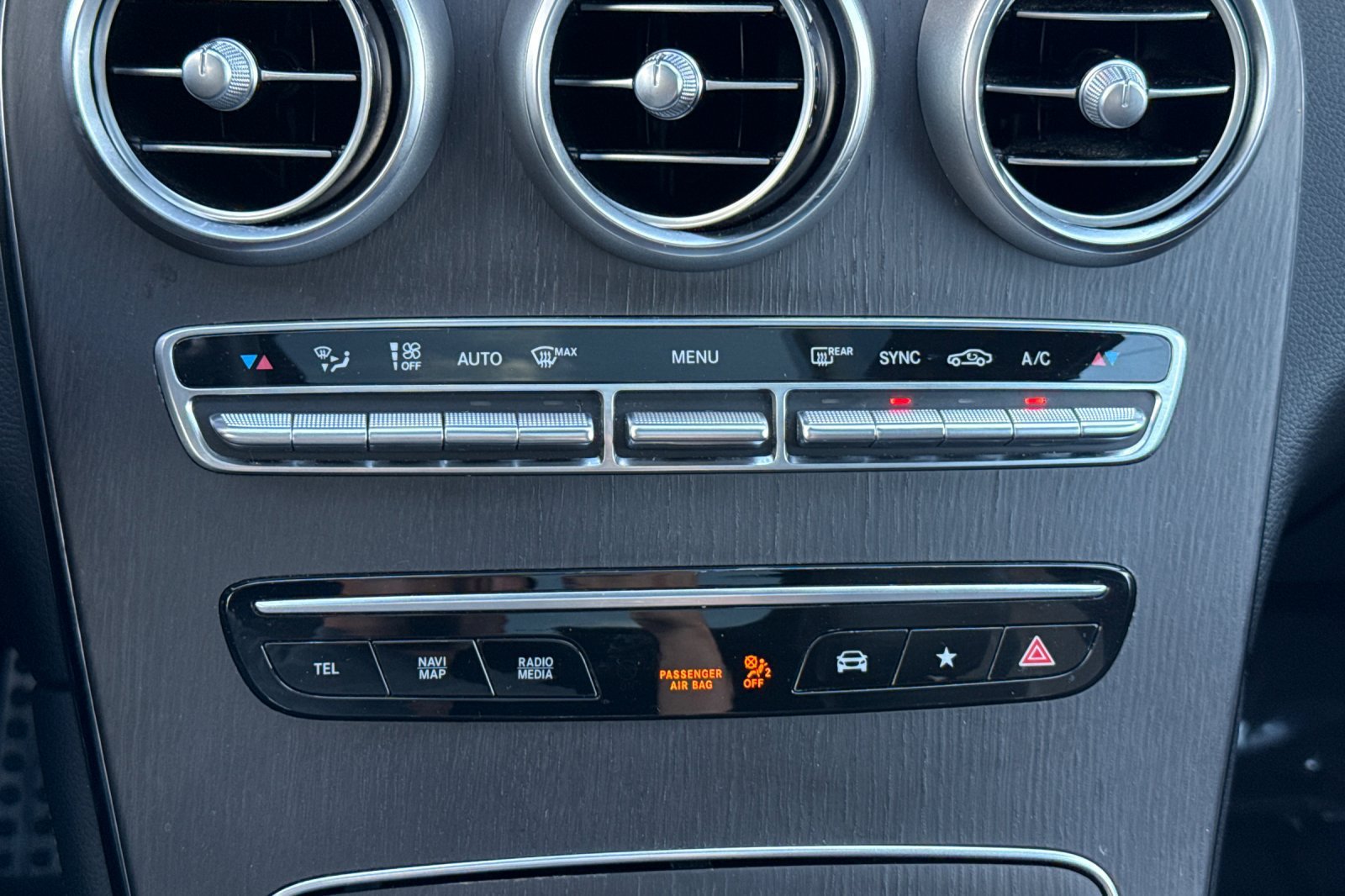 Used 2021 Mercedes-Benz GLC 300 4MATIC w/ AMG Line image 21