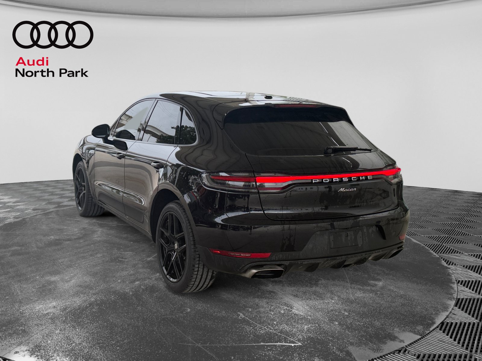 Used 2020 Porsche Macan AWD/4WD image 3