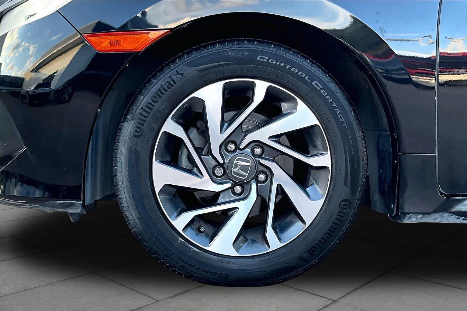 Used 2018 Honda Civic EX image 11