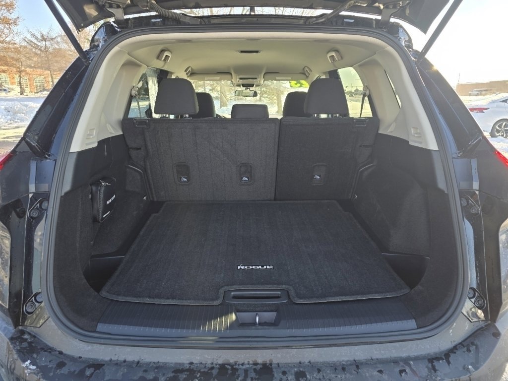 Used 2023 Nissan Rogue S image 15